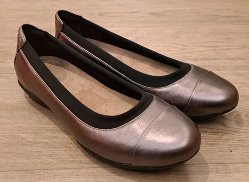 Scarpe basse Clarks destrutturate Neenah Garden tono oro metallizzato décolleté taglia UK 3