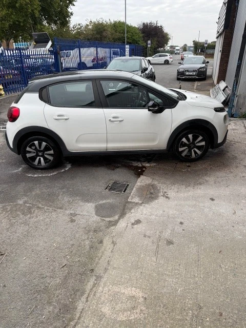2019 Citroen C3  1.2  Feel PureTech 5dr SUV Petrol Manual - Image 3 of 4