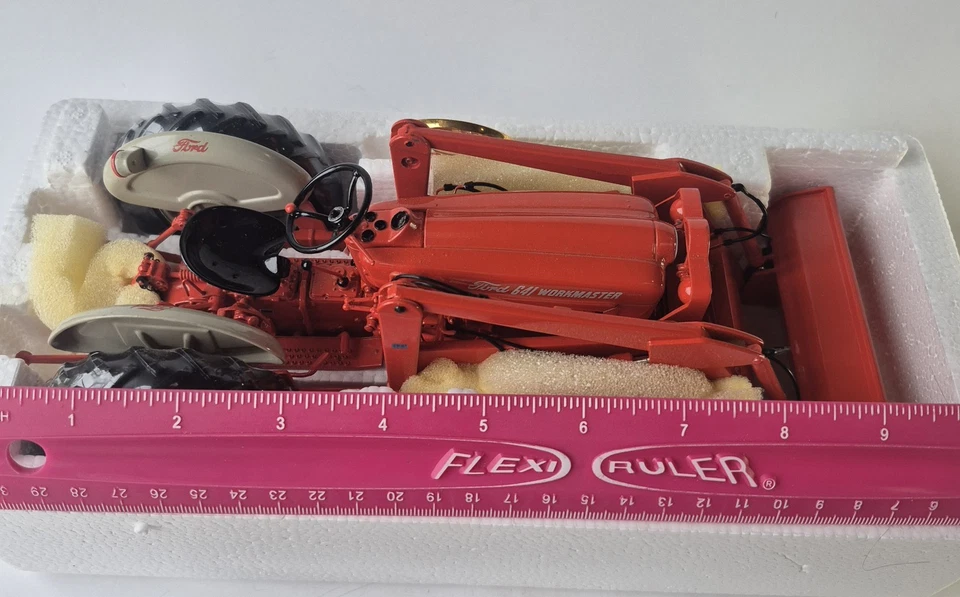 1/16 The 1957 Ford 641 Workmaster Tractor With 725 Loader, Precision Series - Image 4 of 4