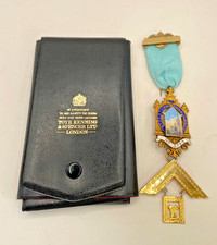 MASONIC PAST MASTERS ENAMELED SILVER JEWEL STREATHAM HILL LODGE NO.3784 & CASE