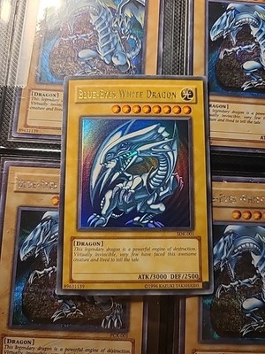 Konami Yu-Gi-Oh! TCG Blue-Eyes White Dragon Ultra Rare SDK-001 Unlimited
