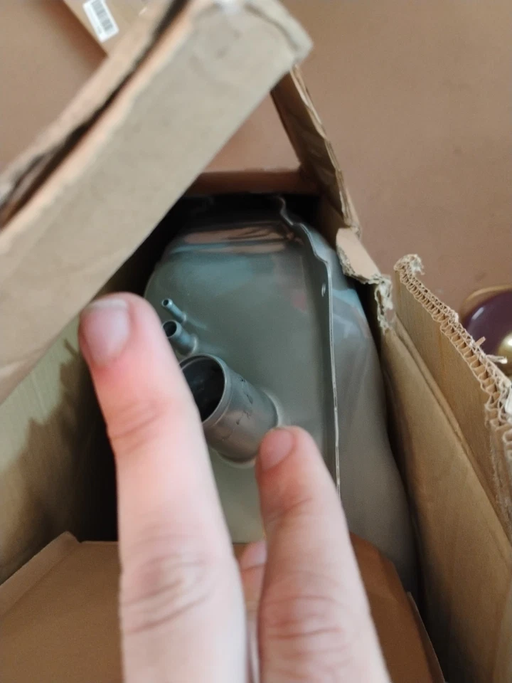 Tanque de combustible de acero Dorman 576-852 para modelos Chevrolet Toyota Foto 2 de 2