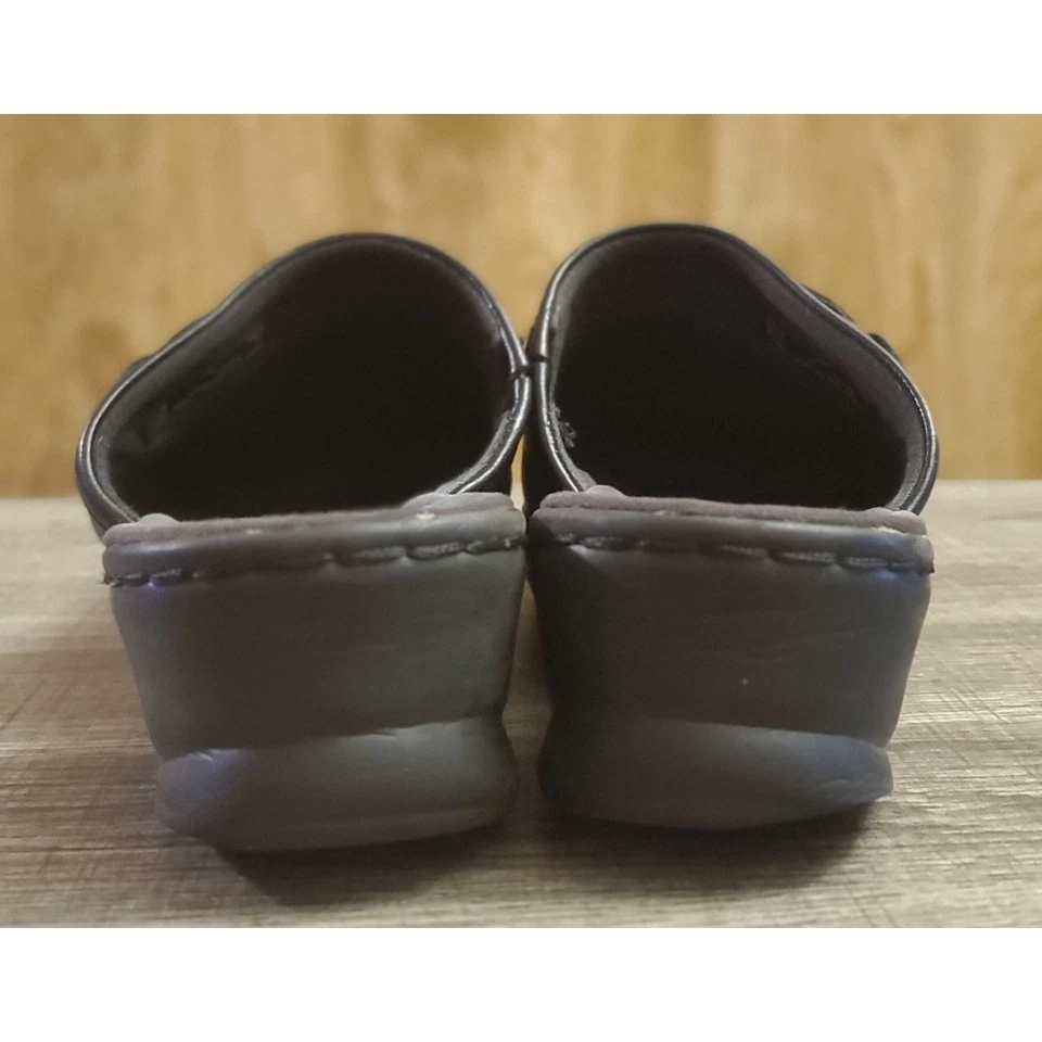 Zuecos sin cordones Clarks de cuero para mujer talla 8 W negros Foto 4 de 4