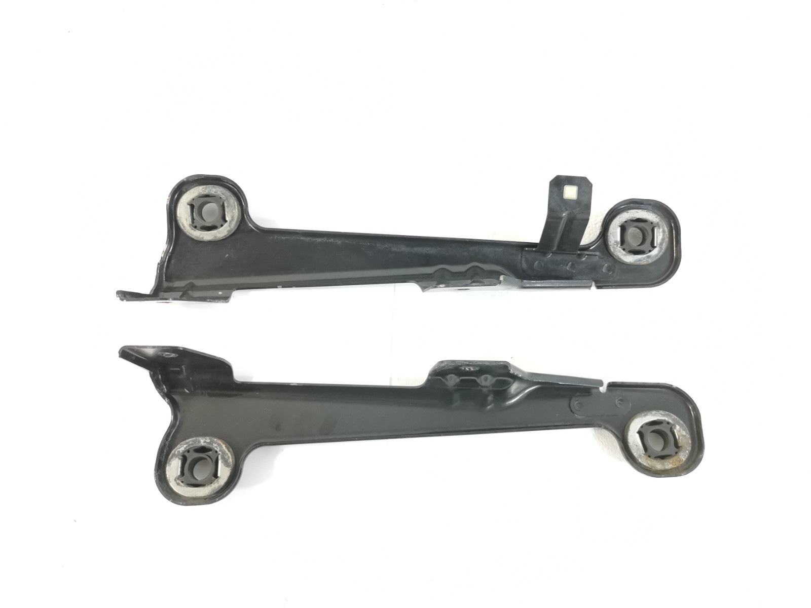Maserati Levante 2018 Front Right Side mounting bracket