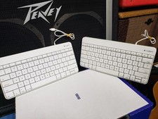 lot of 2 Logitech Wired Keyboard Y-B0004 For iPad/iPhone Lightning Connector