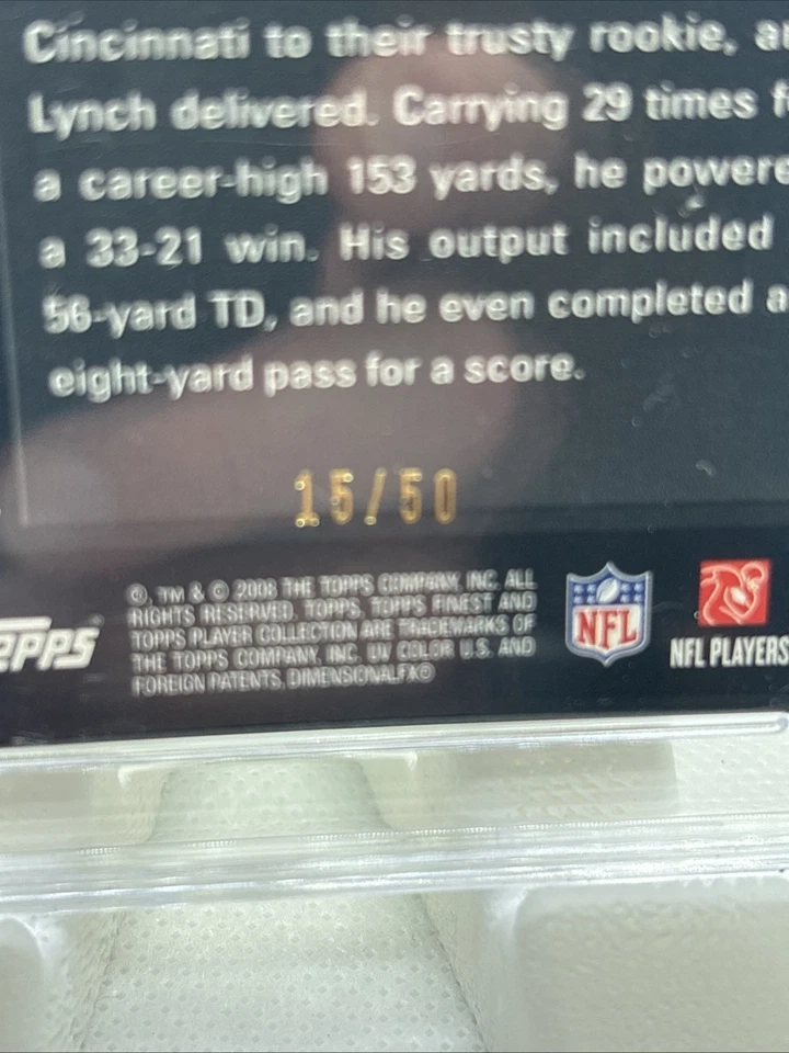 2008 Marshawn Lynch Gold Refractor #28  15/50 Short Print #7804784 - Image 3 of 3