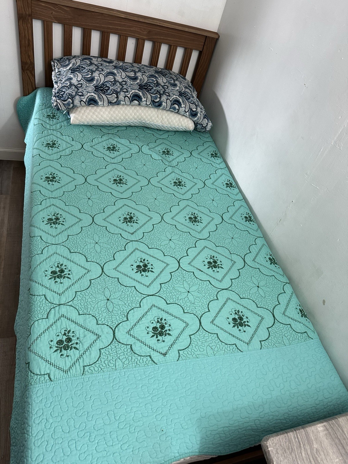 With Memory Foam Mattress, Original Price 1,000 Asking For 4