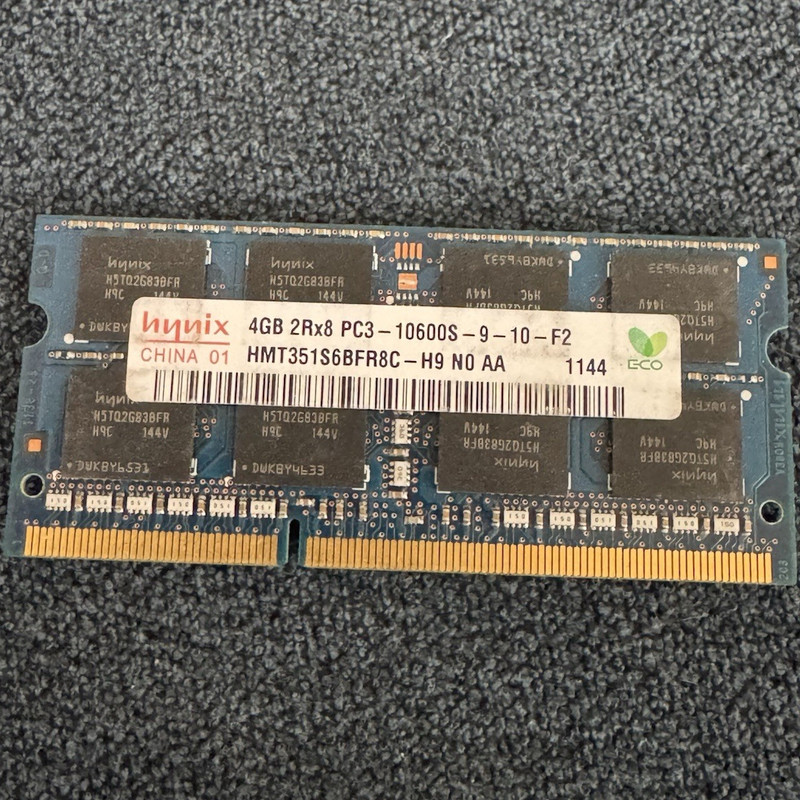 Hynix 4GB DDR3 SO-DIMM PC3-10600S 204-Pin Non-ECC Laptop RAM HMT351S6BFR8C-H9