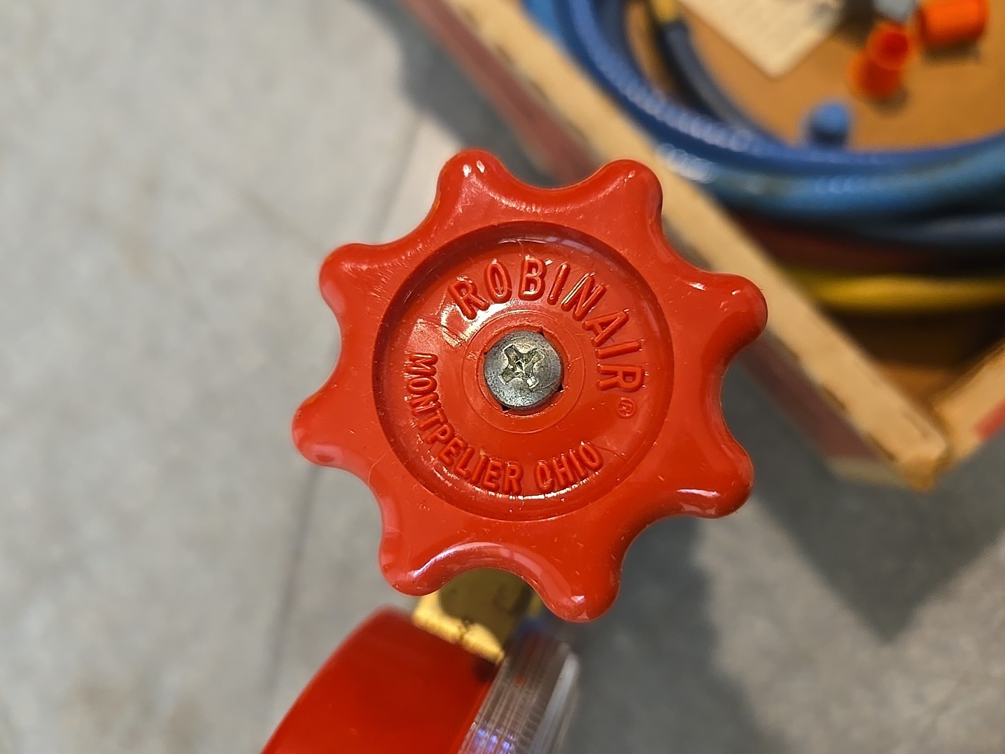 Robinair Side Wheel Manifold Gauge Set w/ Hoses box & instructions. Vintage