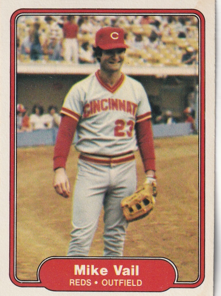 FREE SHIPPING-MINT-1982 Fleer Mike Vail #84 REDS PLUS BONUS CARDS