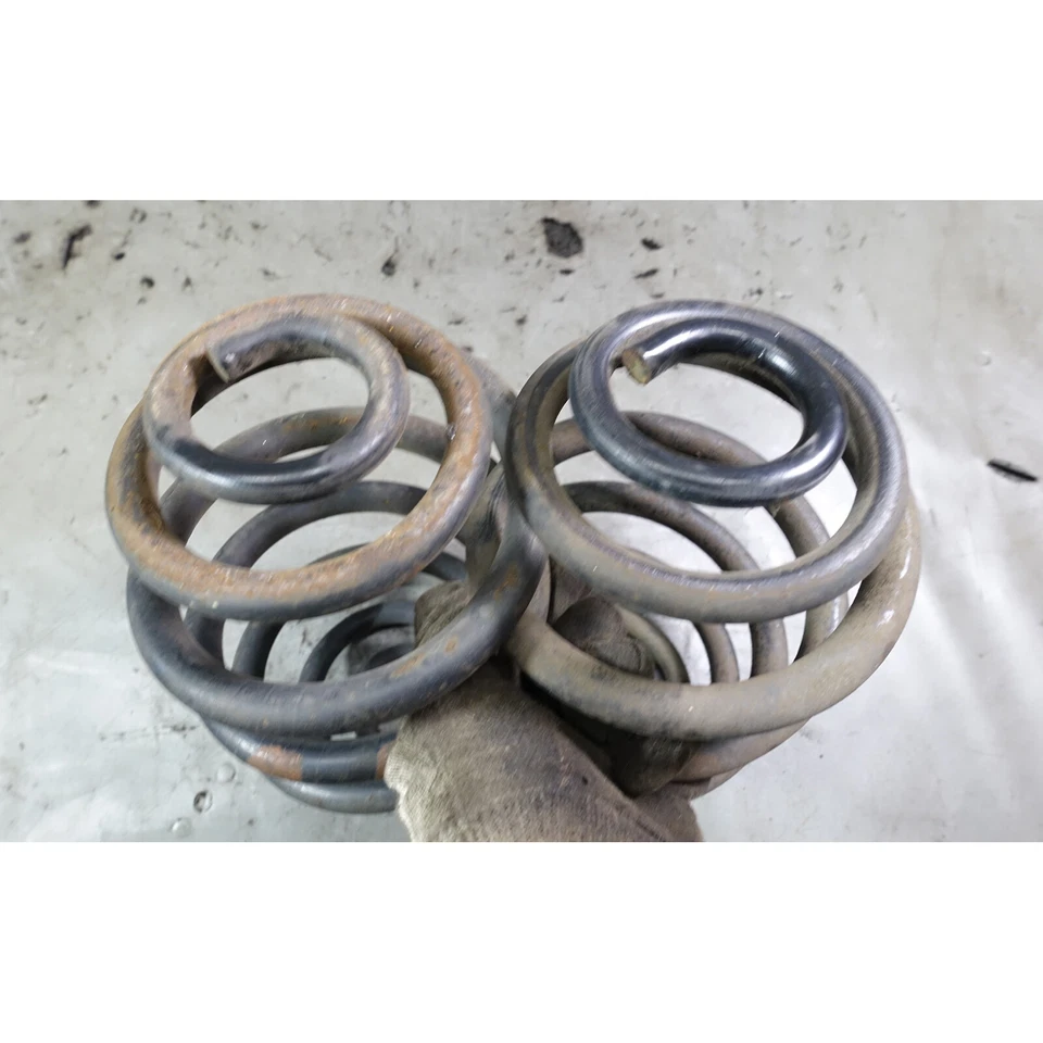 84-87 宝马 E30 325e 325i 工厂后轴线圈枪管弹簧对左右原始设备制造商 — 第 3/4 张图片