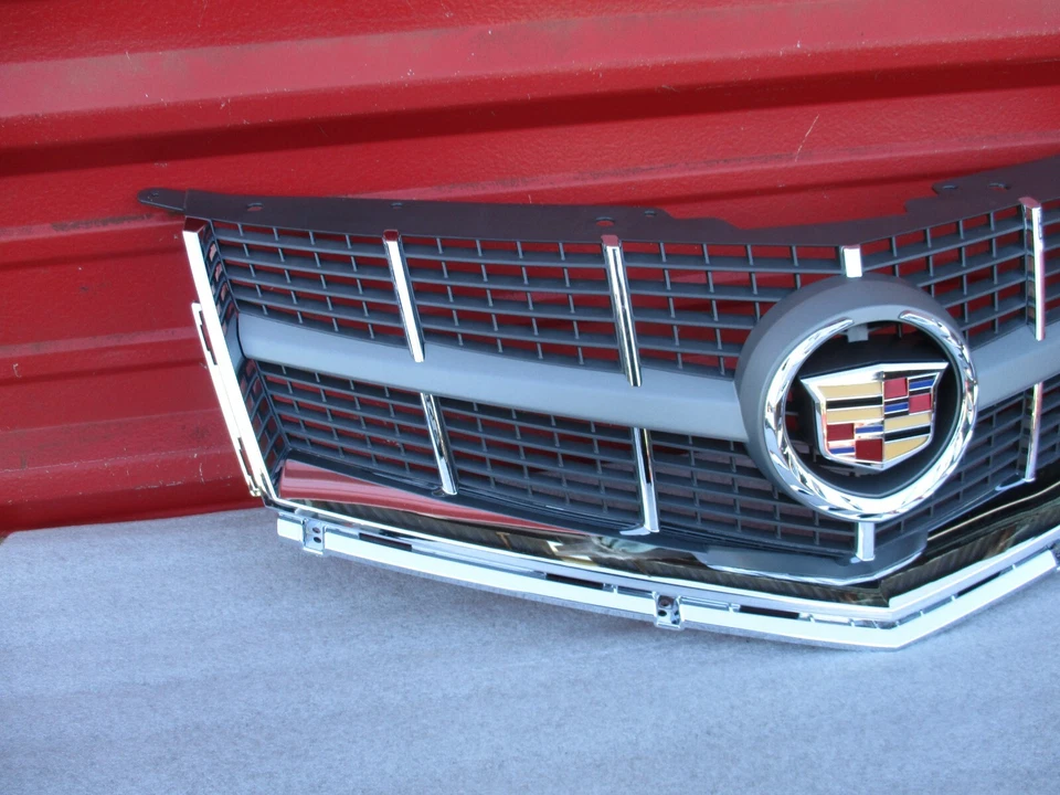 2012 Cadillac SRX OEM GM Front Chrome Grille Grill W/ Emblem 2010 2011 oem 10 11 - Image 2 of 4