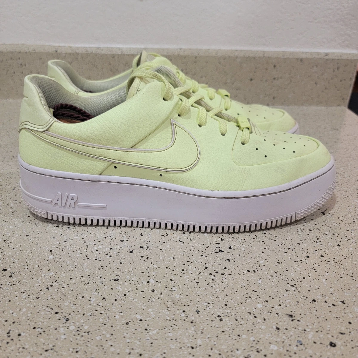 moordenaar voedsel Spreek uit Nike Air Force 1 SAGE Low Barely Volt White Green CJ1642-700 women&#039;s  Size 10.5 | eBay