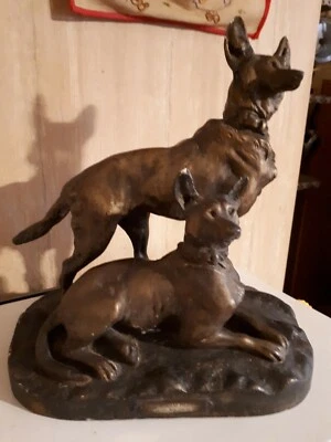 Statue groupe chiens policiers en plâtre T. CARTIER - Photo 1/4