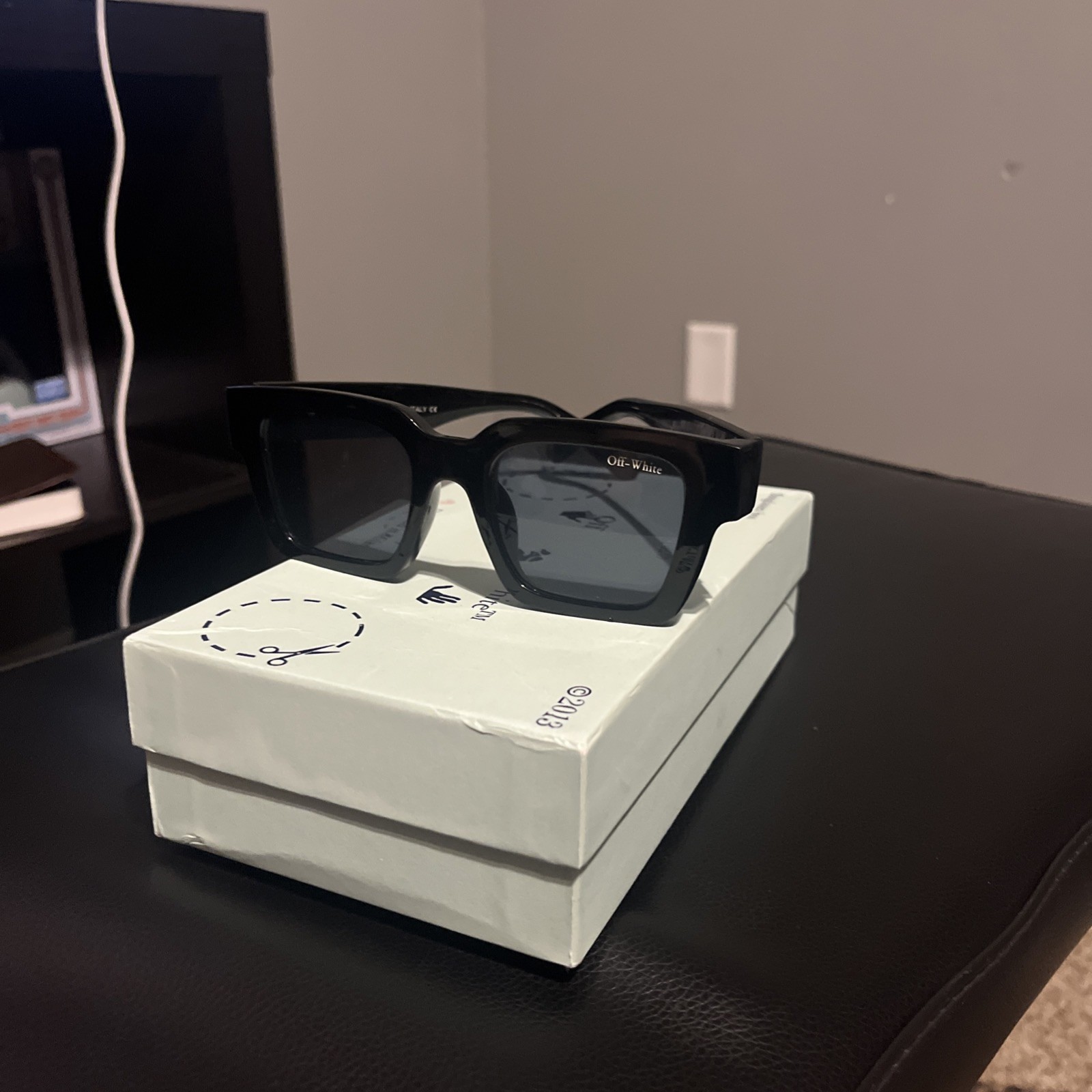 Off White Sun glasses Perfect Condition barley wo… - image 2