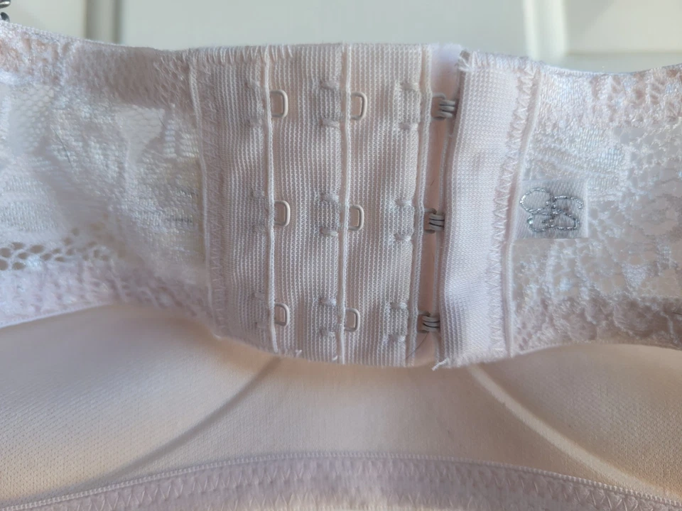 Sujetador Jessica Simpson 36C Sin Alambres Beige Encaje Acolchado Se convierte a Sin Tirantes Nuevo Sin Etiquetas Foto 3 de 4