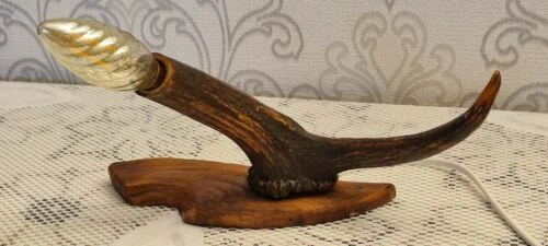 Markenlose Innenraum-Beleuchtung im Landhaus-Stil fürs Badezimmer