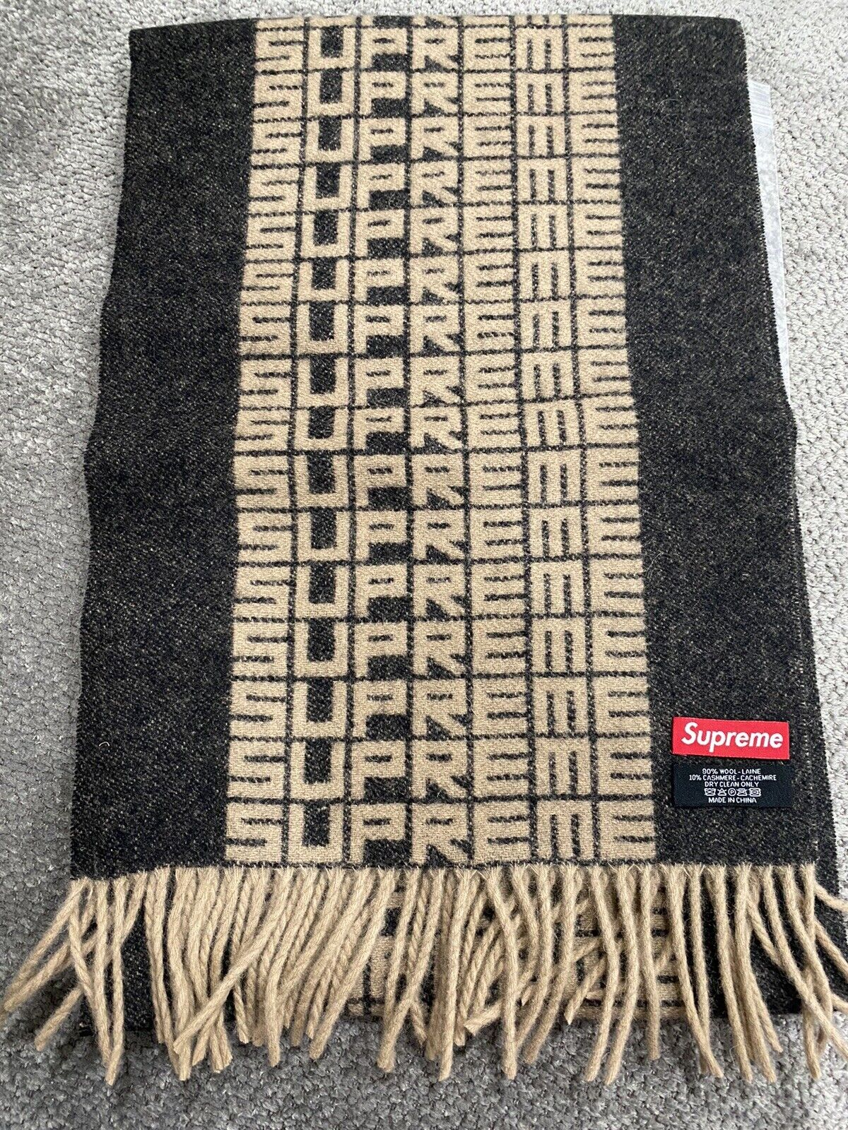 Supreme Logo Repeat Scarf FW18 Black and Tan Mens Supreme Winter Scarf  Unisex