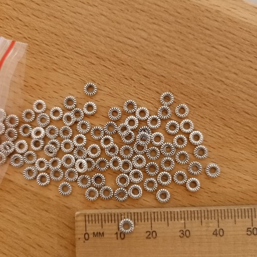 95pcs 4mm Round Antique Silver Alloy Ring Donut Spacer Beads DIY AUS Free Post - Picture 2 of 3
