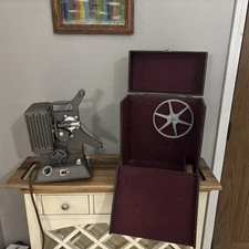 KEYSTONE MODEL R-8, 8MM MOVIE PROJECTOR 1939 IN CASE VINTAGE