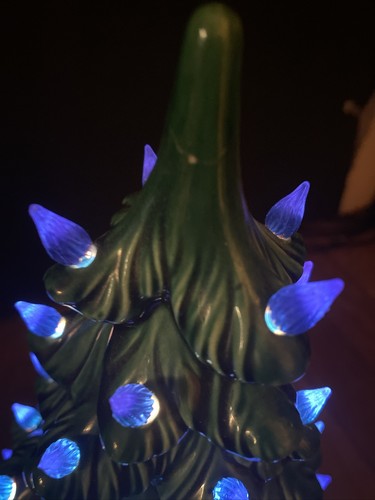 "Árbol de Navidad vintage de cerámica iluminado azul molde holandés de 11,5"" con base original" - Imagen 4 de 10
