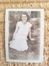 GIRL ON GRASS IDENTIFIED,FLINT,MICHIGAN,1930'S.VTG 3.5" x 2.5" PHOTO*SP8