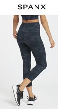 Spanx Look At Me Now Seamless Cropped Leggings Womens Camo Size Medium