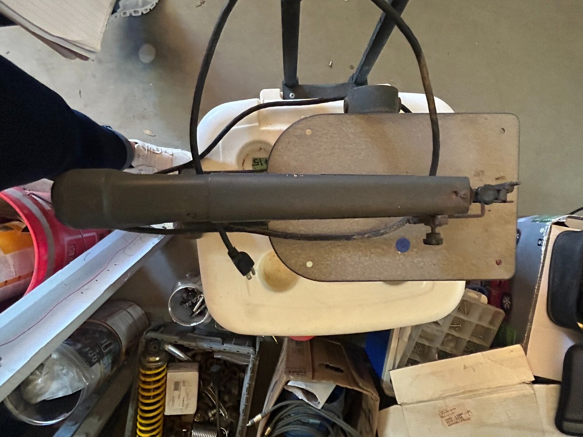 Craftsman 16-in. Variable Speed Scroll Saw - 137.216021 for