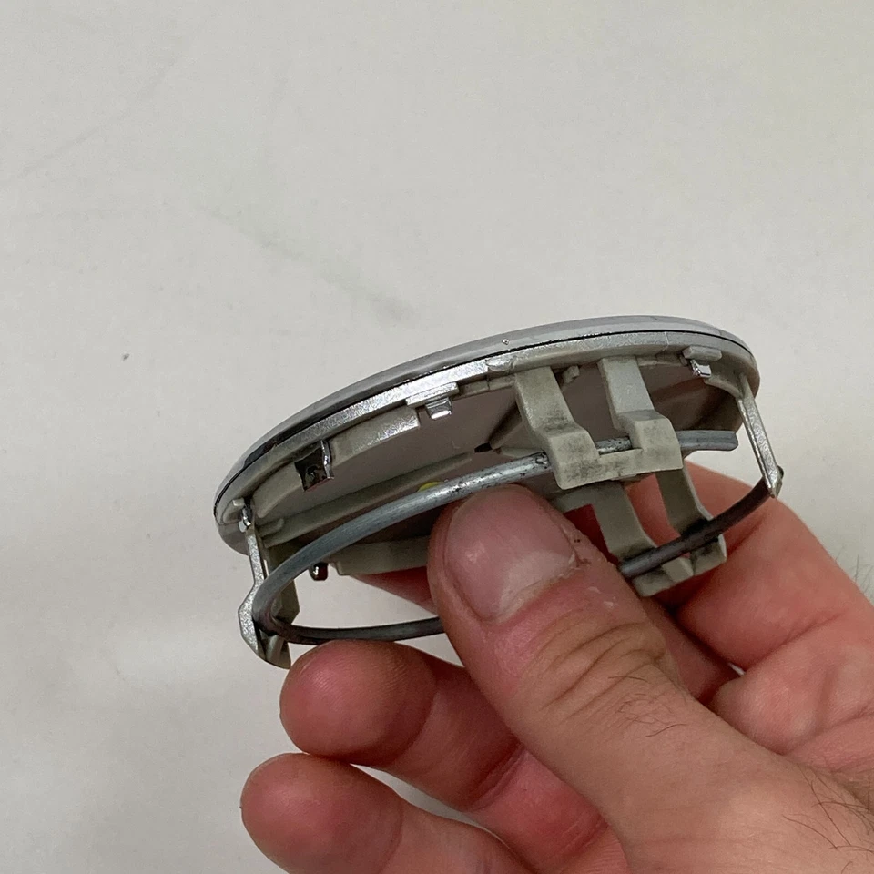 Tapacubos centrales para Mercedes-Benz E430 1996-2002 lado del conductor plástico plateado Foto 4 de 4