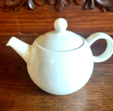 Teapot & Lid Tea For 1-Cup Mesh Screen interior for Steeping in Pot White Mini