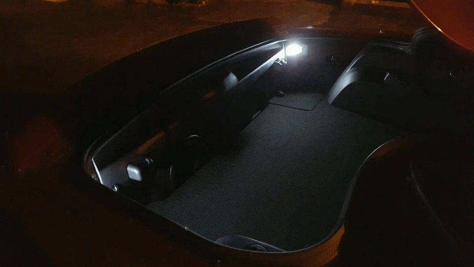 Chevrolet C7 Corvette 2014-2019 luces LED interiores de maletero/placa de licencia blancas Foto 3 de 4