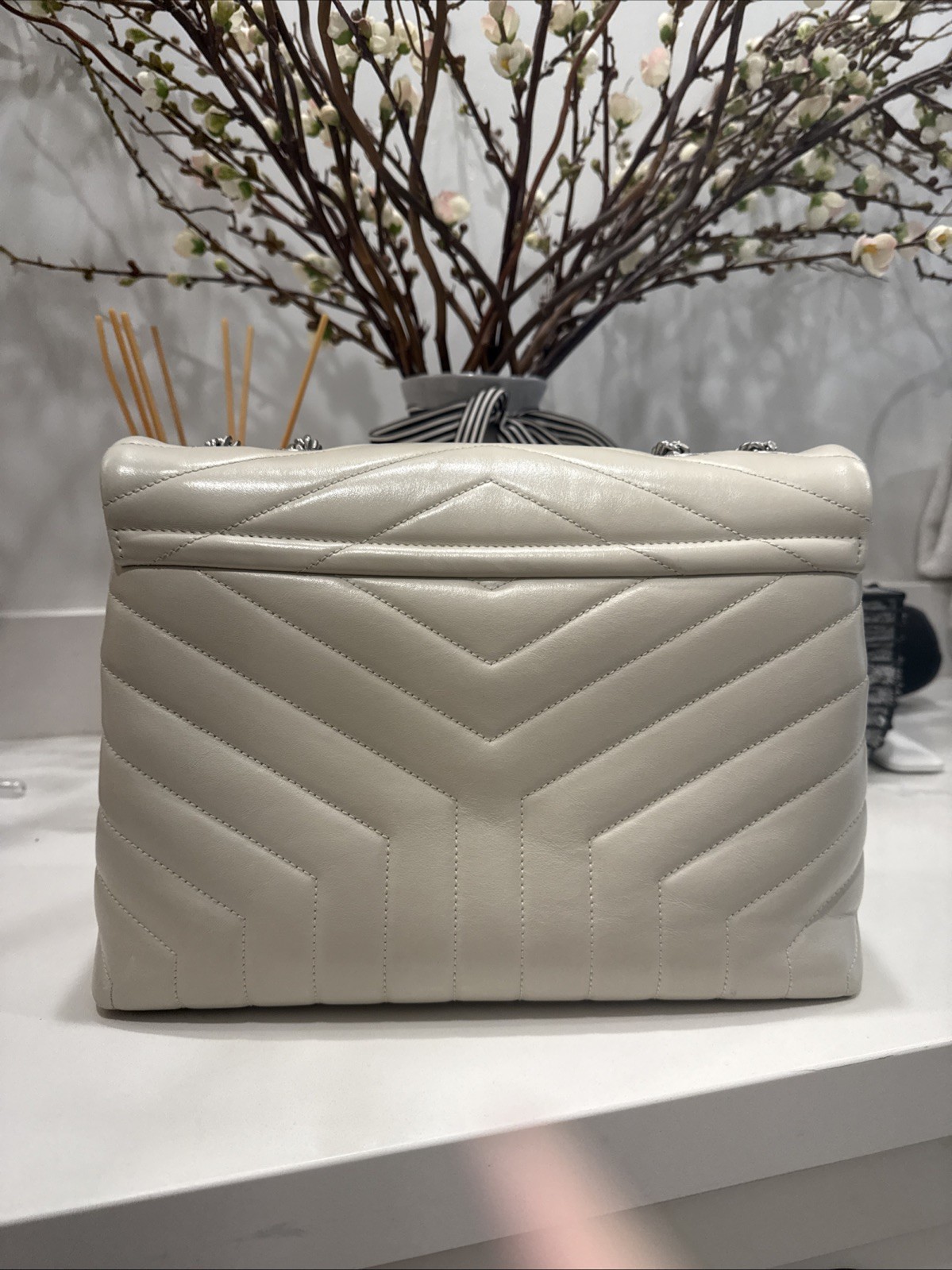 SAINT LAURENT YSL Loulou Borsa a Catena Media Pelle Trapuntata Marrone Beige Scuro