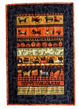 Vintage Halloween Quilted Wall Hanging Small Table Topper Black Cats Pattern