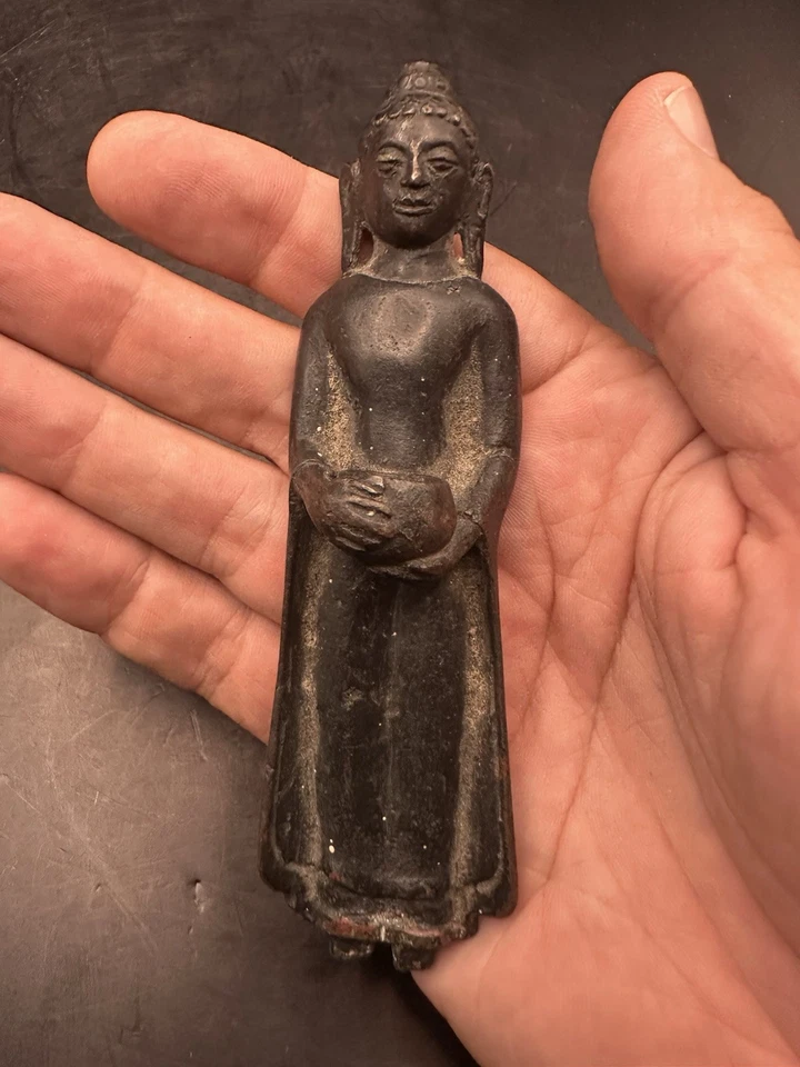 Una figura de aleación de cobre de Buda Camboya, Baphuon, estilo siglo XI Foto 4 de 4