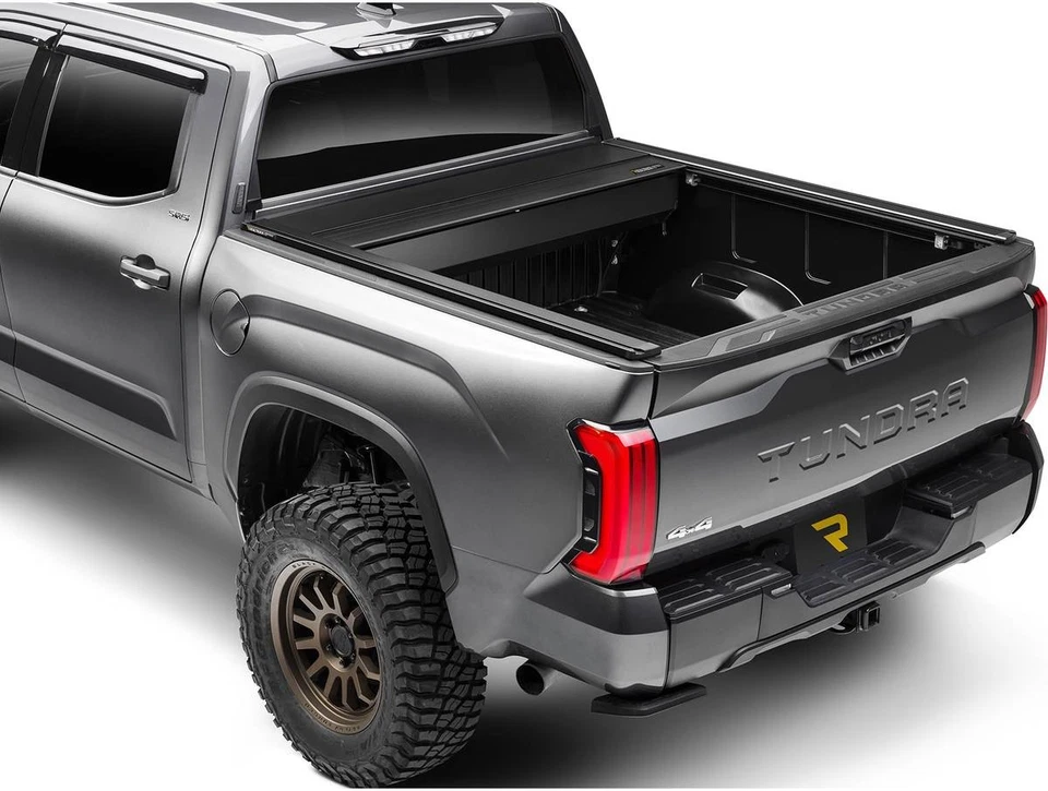RealTruck Retrax EQ Tonneau Cover Fits 20-23 Silverado/Sierra 2500/3500 6'9" Bed Foto 3 de 4