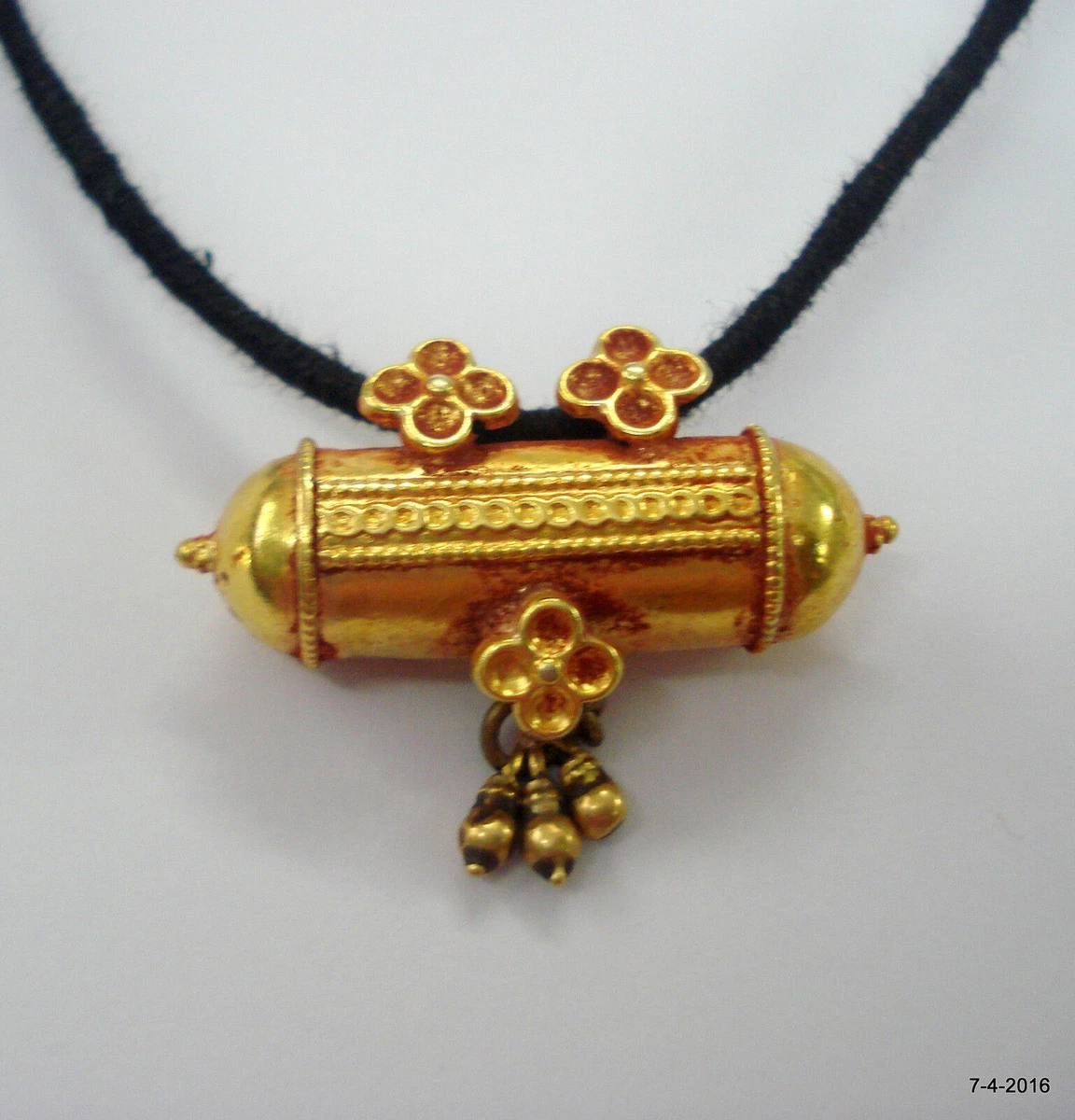 Antique gold deals pendant necklace