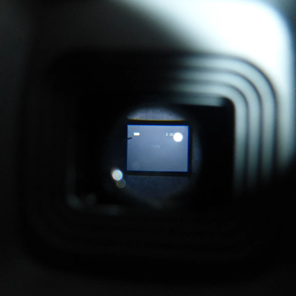 Samsung VP-M50 Handheld 8mm Cassette Camcorder Silver Tested - Image 2 of 4