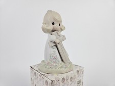 Precious Moments Figurine I Believe In The Old Rugged Cross 1985 Enesco 103632