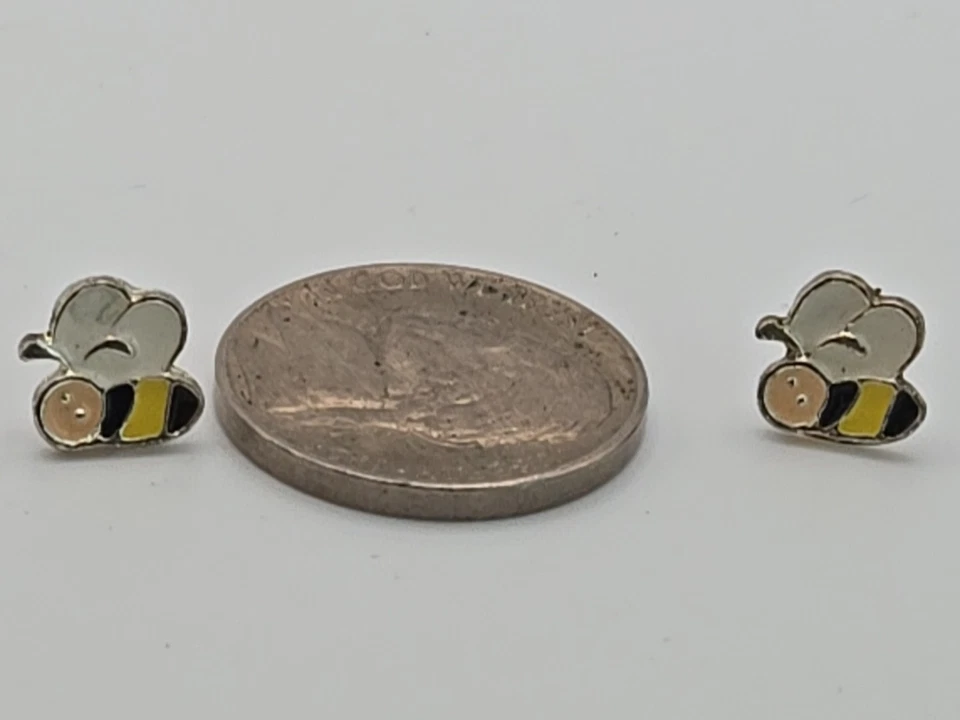 Bumble Bee Stud  Foto 2 de 3