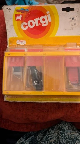 Vintage Corgi multi Garage Set with cars 1984 , in original packaging
