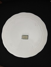 NEW JEFF BANKS POUR LA MAISON PORCELAIN DINNER PLATE WHITE WITH SCALLOPED EDGE