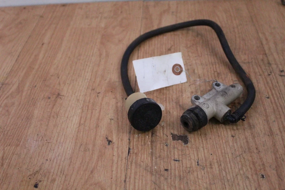 Cilindro maestro de freno trasero KTM 380 EXC 2001  Foto 2 de 4