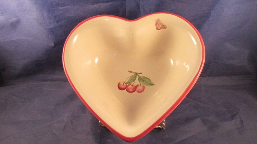 Pfaltzgraff Delicious Heart Shaped Stoneware Dish in Delicious Pattern