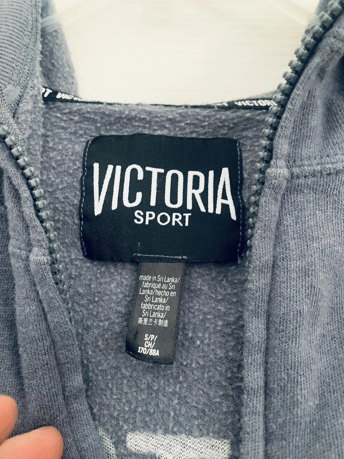 UNDERCOVER Felpa con cappuccio e zip sportiva Victoria's Secret grigia logo oversize TG S