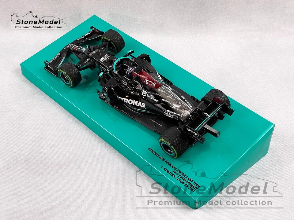 Mercedes F1 W12 Lewis Hamilton Russia 100th GP Win 2021 1:18 Minichamps Gift Box - Image 4 of 4