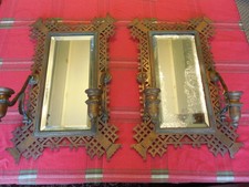 COPPIA di antiche applique da parete in bronzo specchiato con cornici disegnate a reticolo