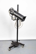 Spot von Elinchrom (Swiss) mit Rollstativ und Kabel
