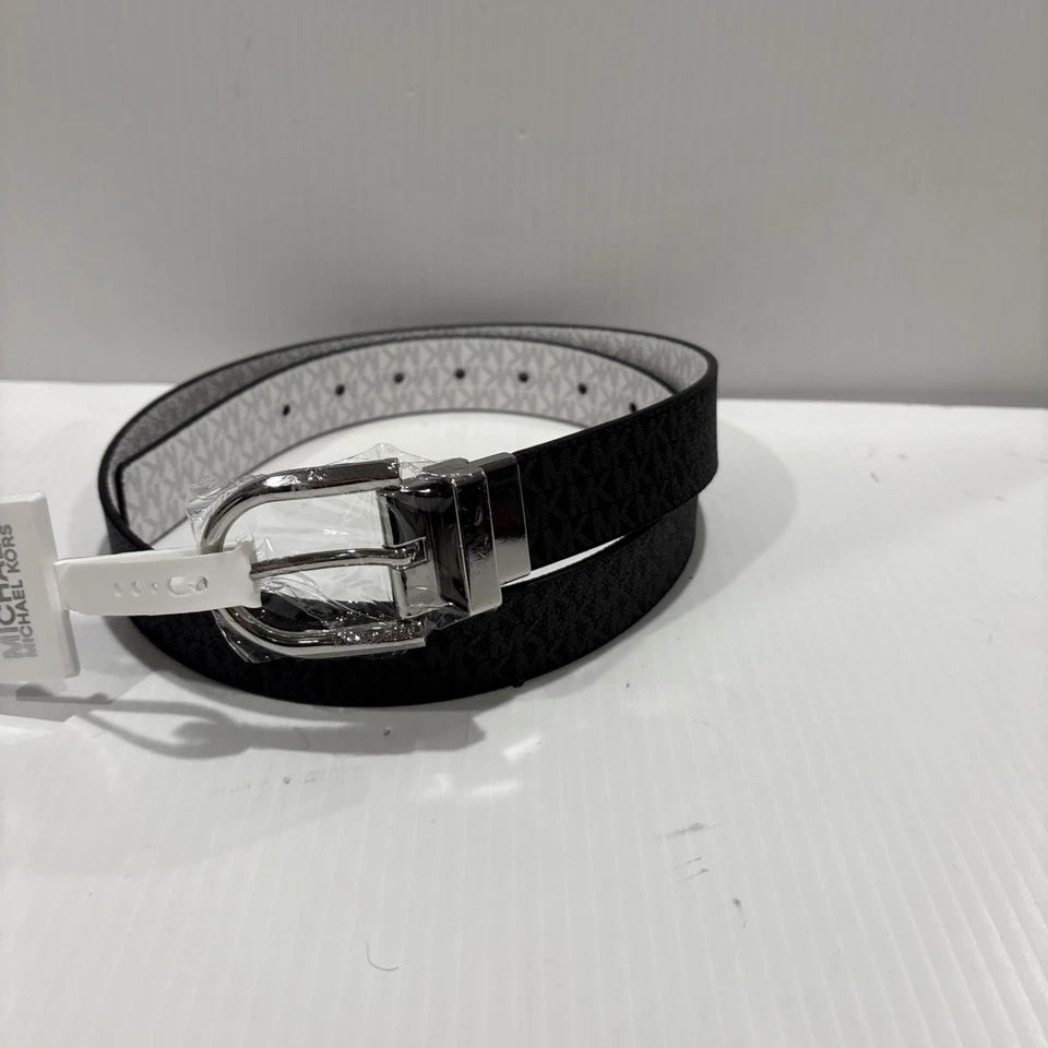 CINTURÓN DE CUERO REVERSIBLE MICHAEL KORS LOGOTIPO MK NEGRO/BLANCO CON HEBILLA PLATEADA Talla M Foto 2 de 4