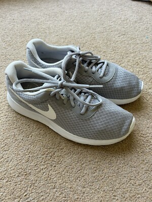 nike tanjun light grey