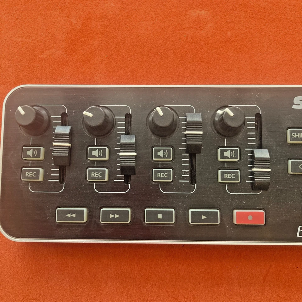 SAMSON "Graphite MF8" USB Midi Controller - Immagine 3 di 4